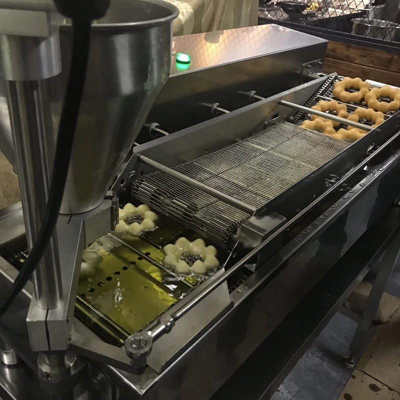 เครื่องทอดโดนัทขนาดเล็กสำหรับใ - Commercial Donut Fryer Electric บทวิจารณ์และราคา